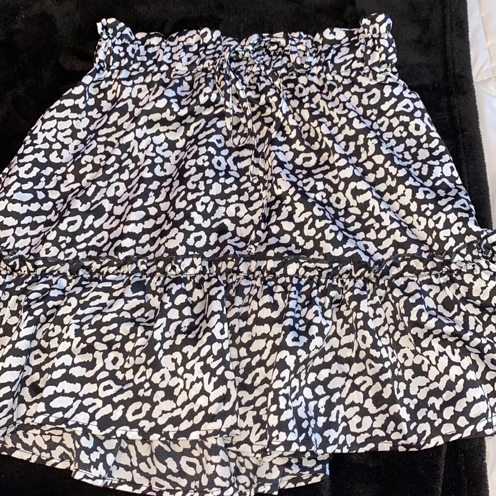 Black and white high waist skirt